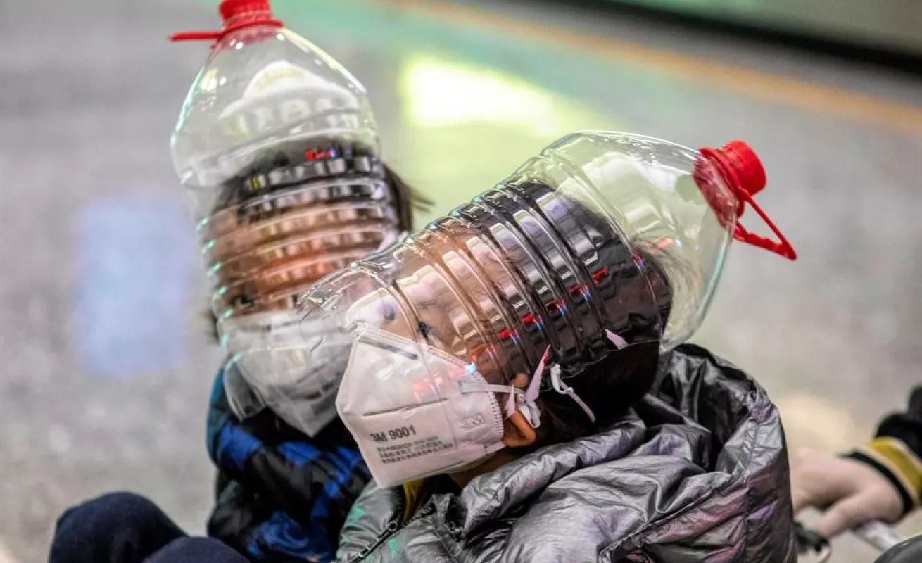 Ingenio 'Made in China': ante la escasez, remedios caseros contra el COVID-19