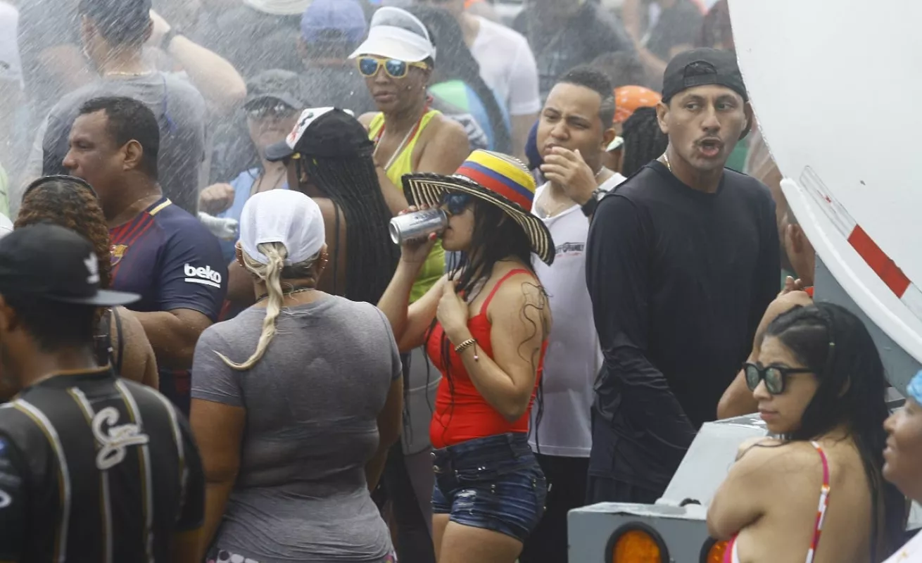 Desorden, mojadera y buca demencia en el Carnaval capitalino 