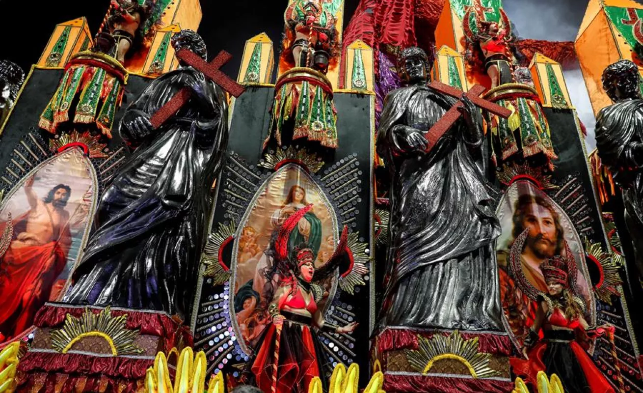 Desfile en el sambódromo de Anhembí en Sao Paulo