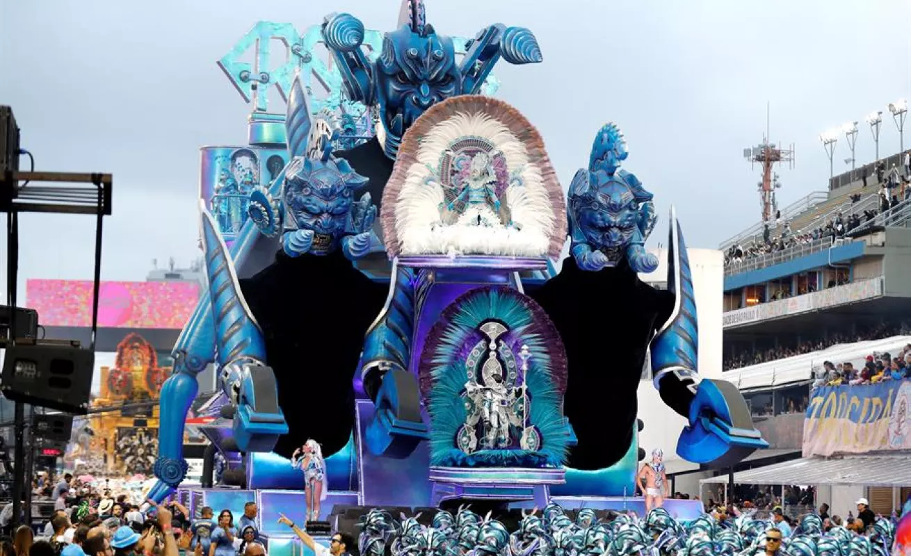 Desfile en el sambódromo de Anhembí en Sao Paulo