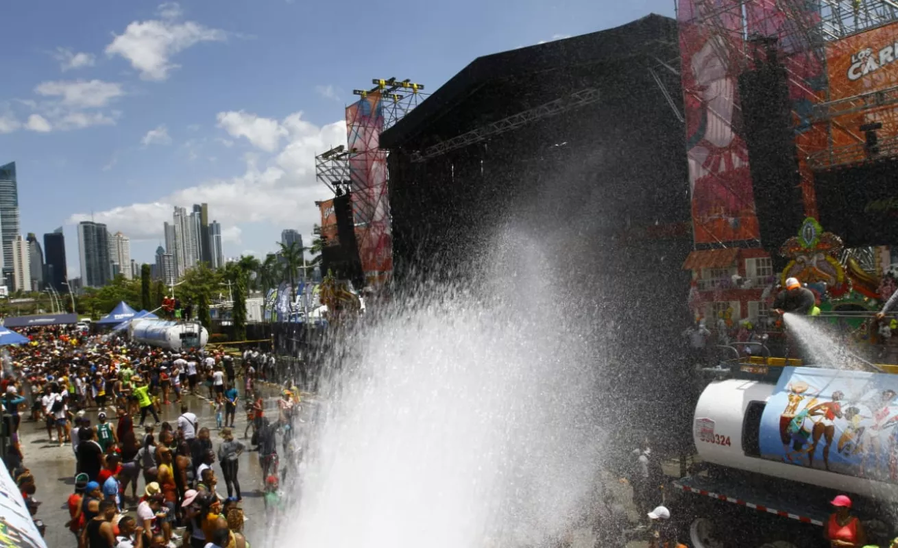 Diversión y gozadera en los culecos de la Cinta Costera 
