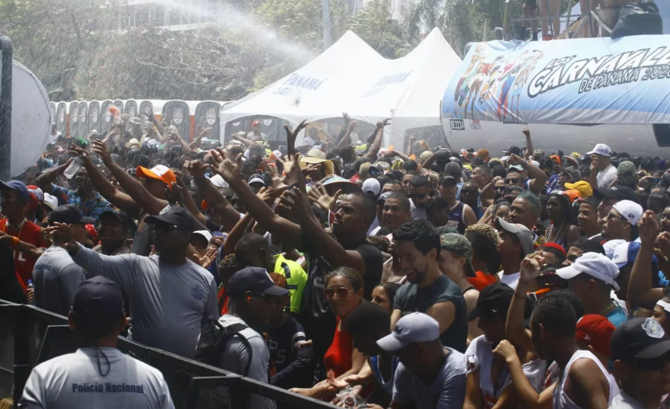 Diversión y gozadera en los culecos de la Cinta Costera 