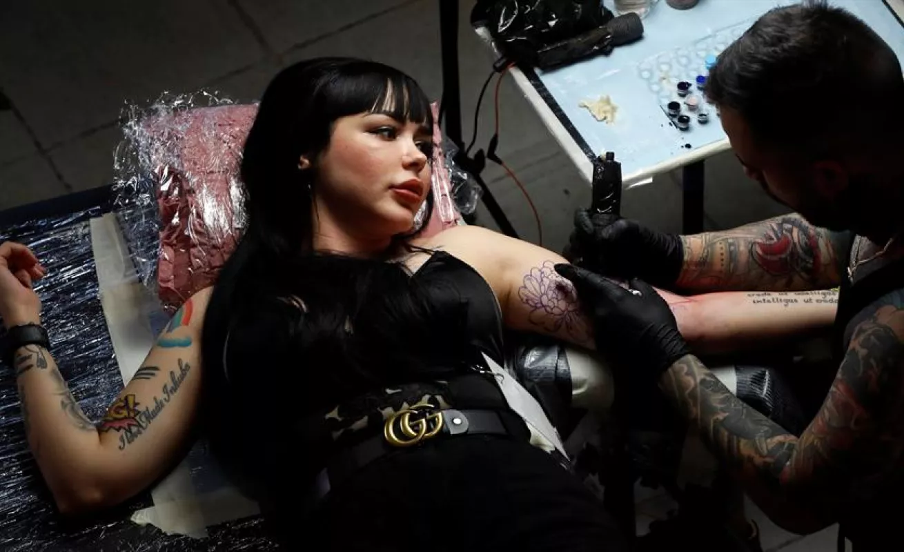 Una aguja para unirlos a todos 