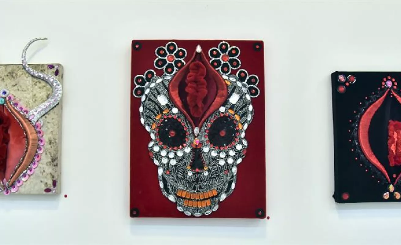 La energía de las vulvas y la fiesta se unen en una muestra en Bolivia