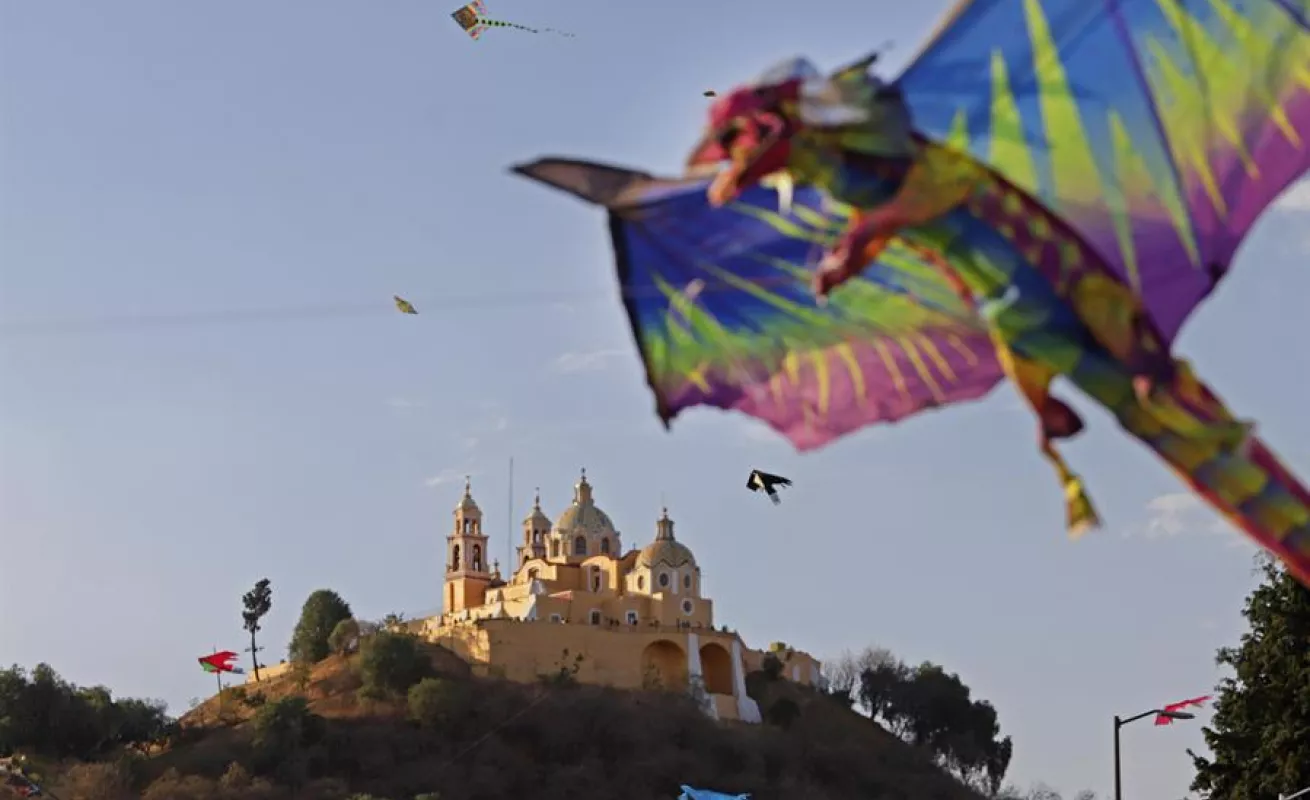El Festival Internacional del Papalote lleva alegría al cielo mexicano en Puebla