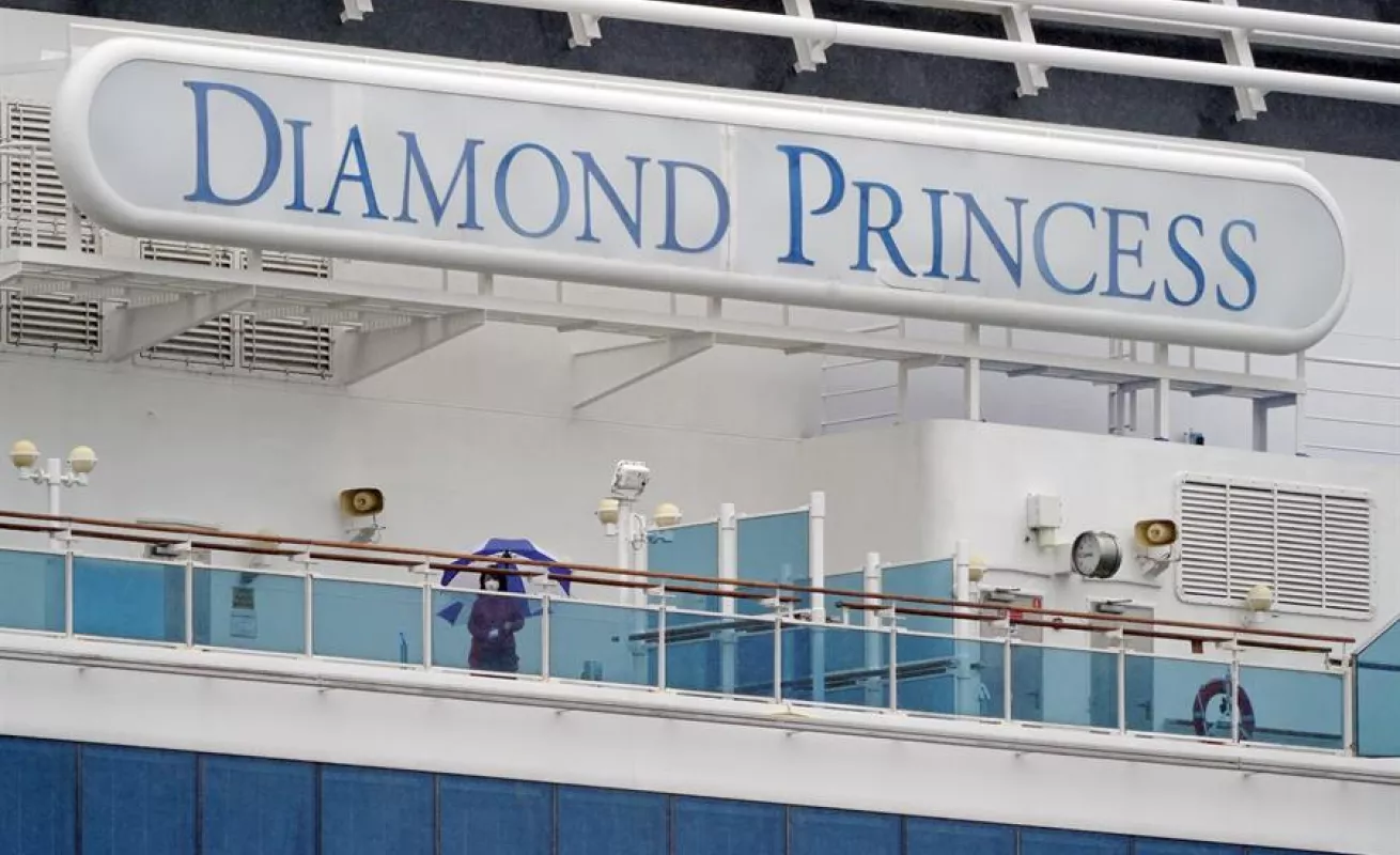 Tres ciudades, un pueblo y un barco, escenarios destacados del coronavirus