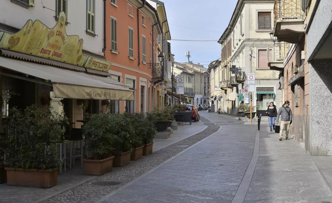 Tres ciudades, un pueblo y un barco, escenarios destacados del coronavirus