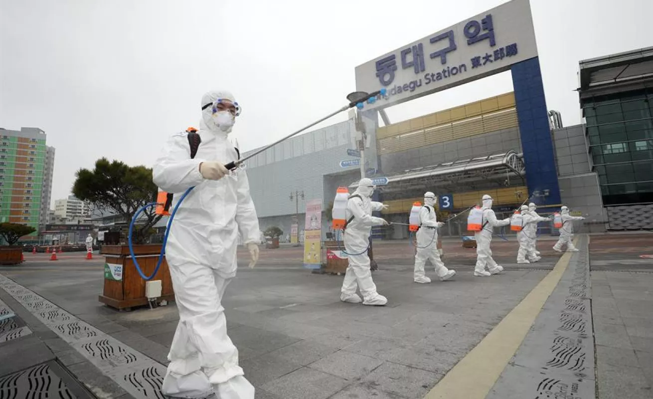 Tres ciudades, un pueblo y un barco, escenarios destacados del coronavirus