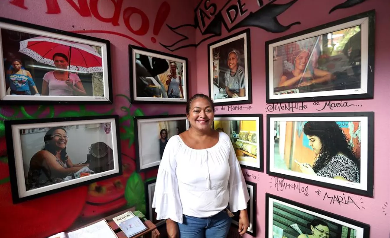 "Cosiendo sueños", la marca que empodera a mujeres en las favelas de Brasil