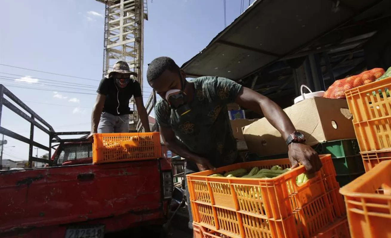 Coronavirus golpea el comercio y obliga a intensificar la prevención (Fotos)