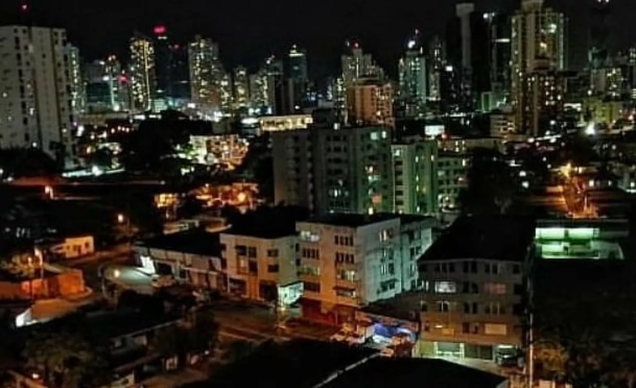 Ciudad de Panamá casi desierta durante el toque de queda