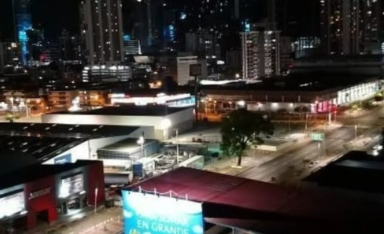 Ciudad de Panamá casi desierta durante el toque de queda
