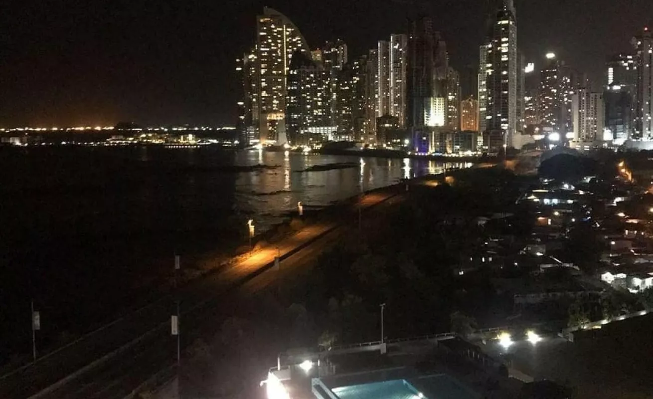Ciudad de Panamá casi desierta durante el toque de queda