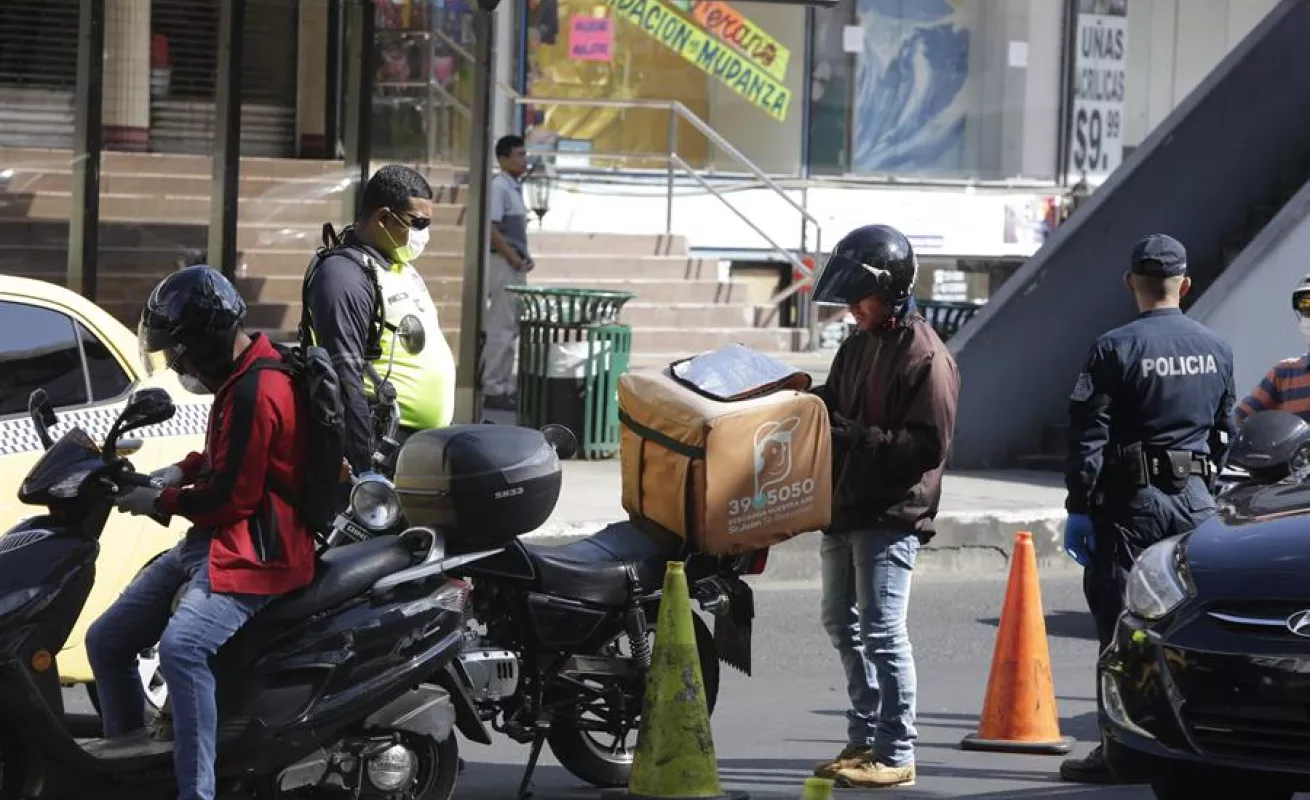 Ciudad de Panamá amanece completamente vacía y con un estricto control 