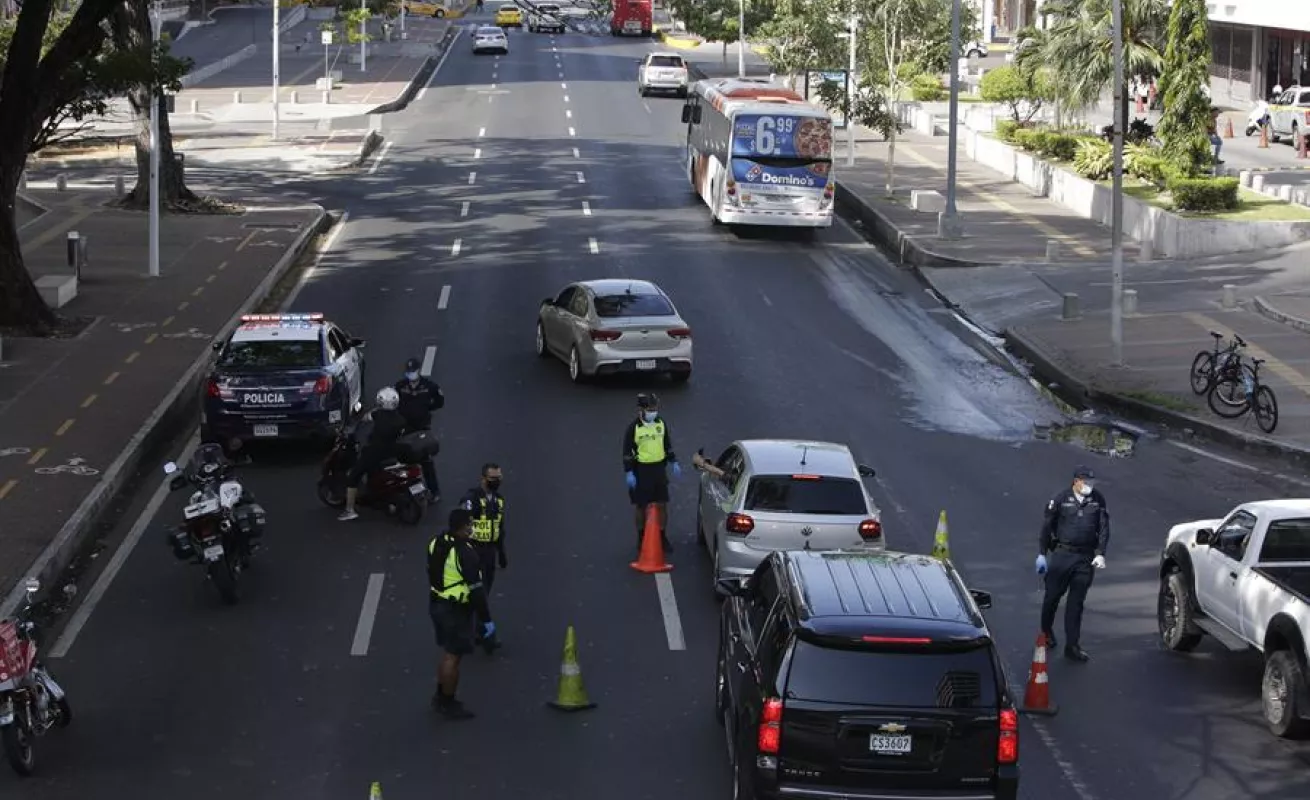 Ciudad de Panamá amanece completamente vacía y con un estricto control 