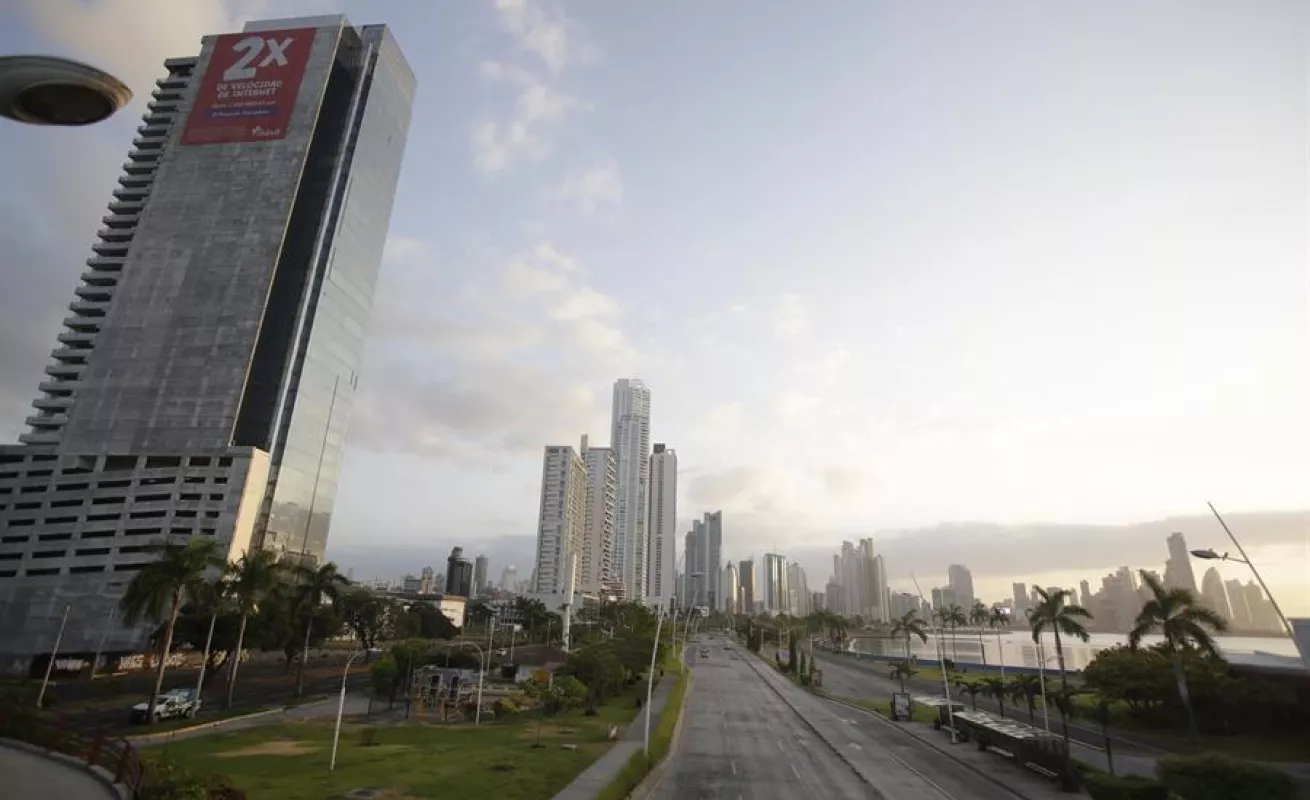 Panameños guardados en primer día de encierro por coronavirus (Fotos)