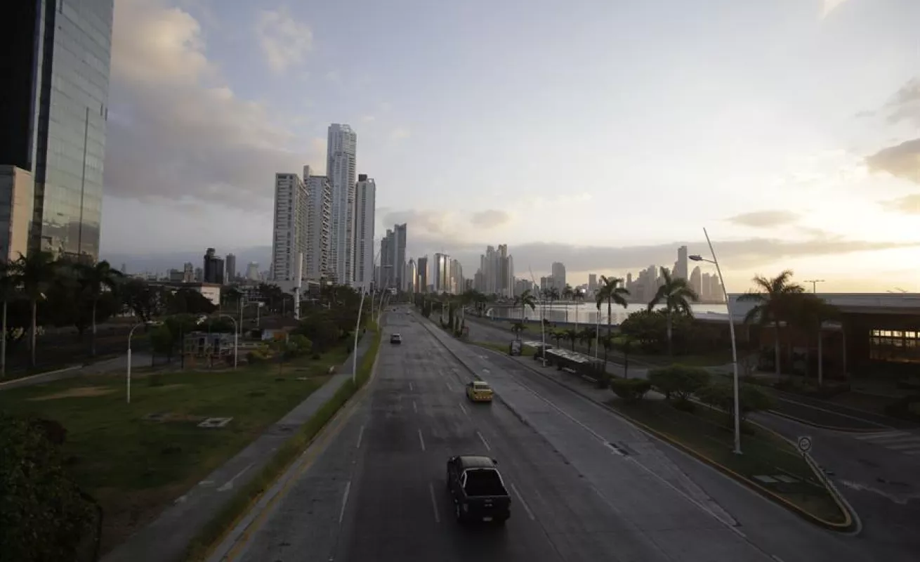 Panameños guardados en primer día de encierro por coronavirus (Fotos)