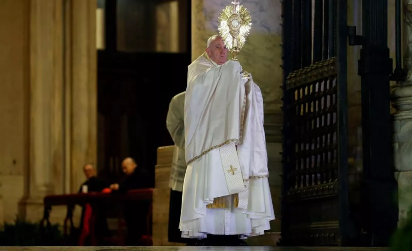 El papa bendice al mundo en soledad por el coronavirus (Fotos)