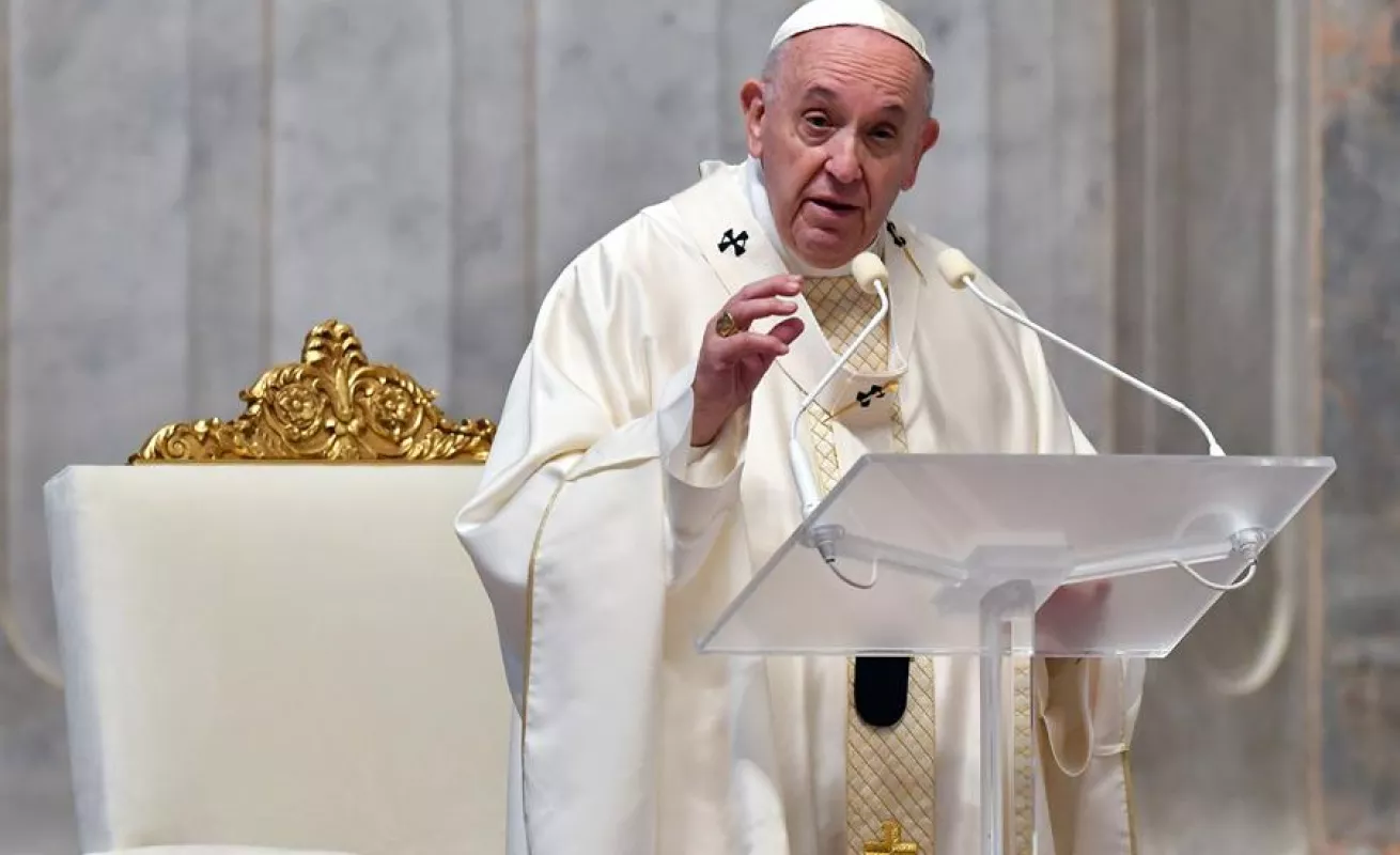 El Papa Francisco dirige la misa del Jueves Santo