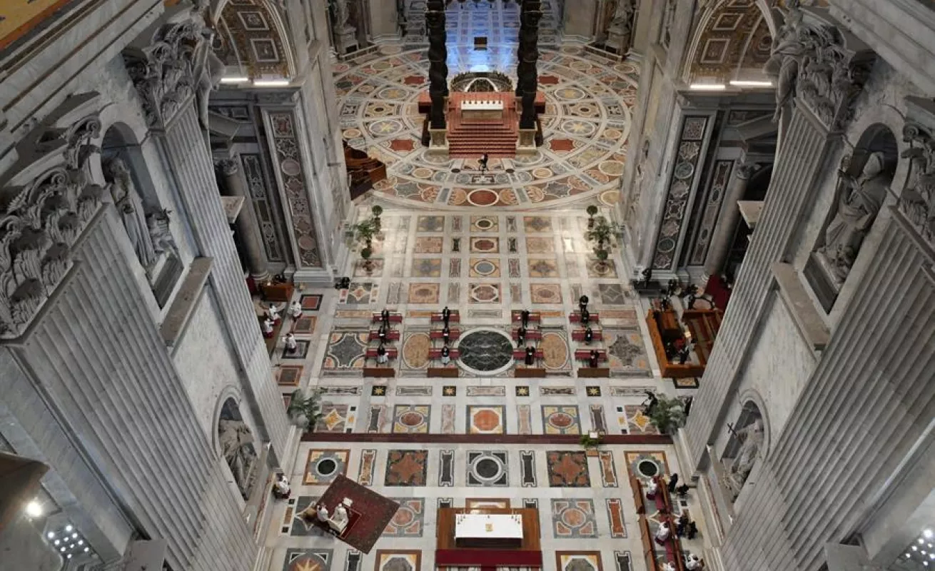 El Papa Francisco dirige la misa del Jueves Santo