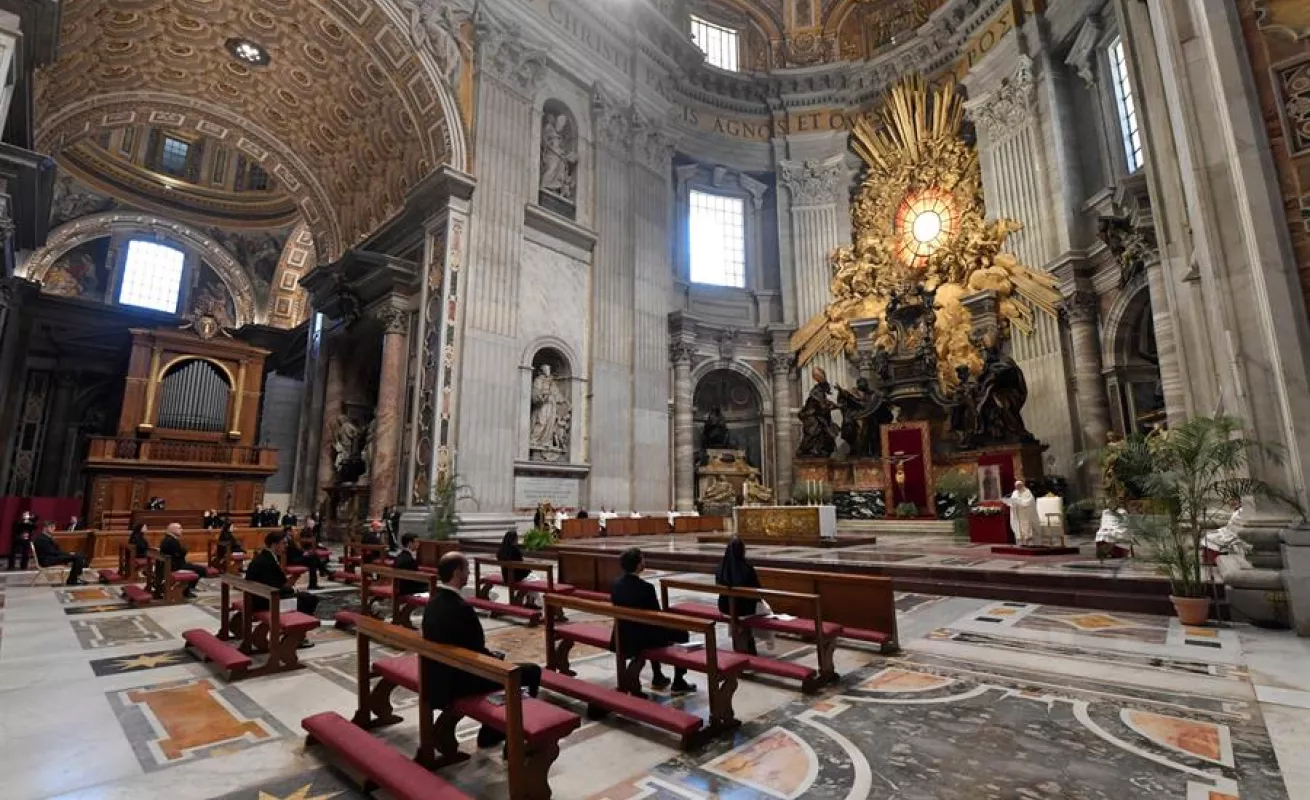 El Papa Francisco dirige la misa del Jueves Santo