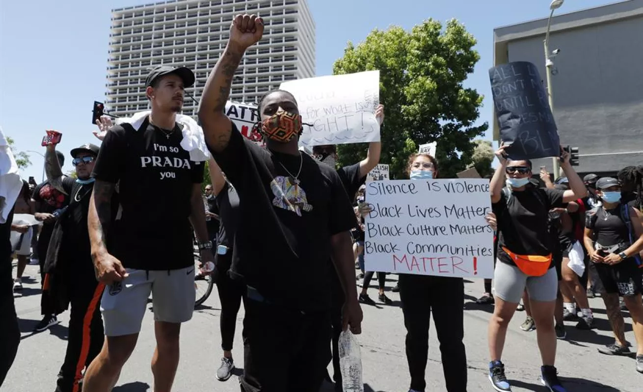 Protesta en California tras la muerte de George Floyd en Minneapolis