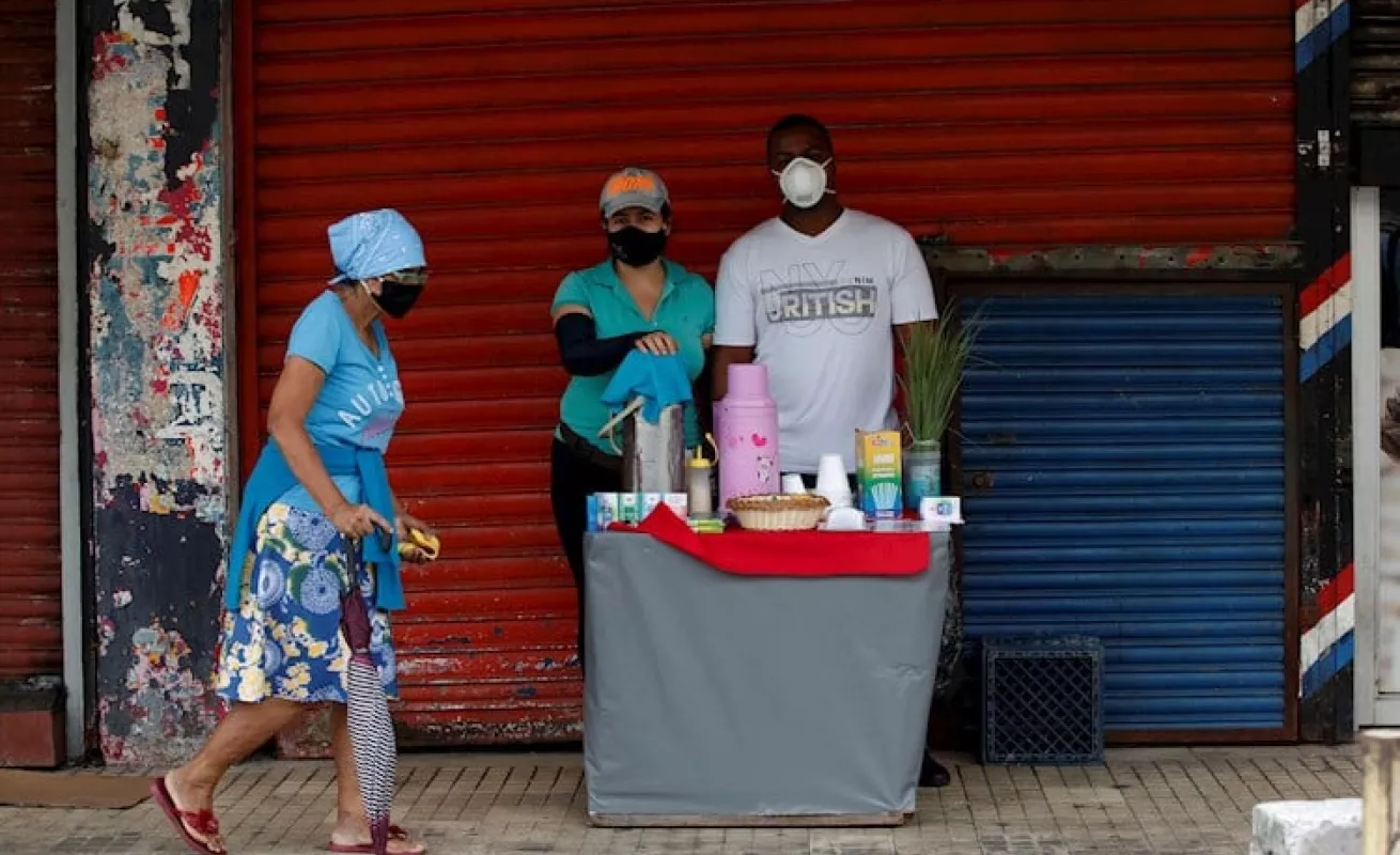 En un mercadito de Panamá se sobrevive con la venta de plantas medicinales