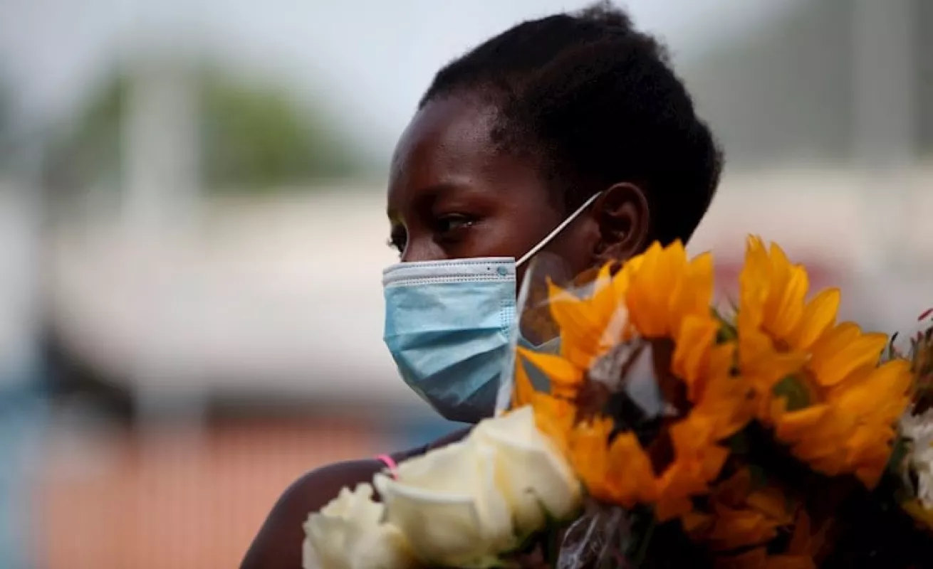 En un mercadito de Panamá se sobrevive con la venta de plantas medicinales