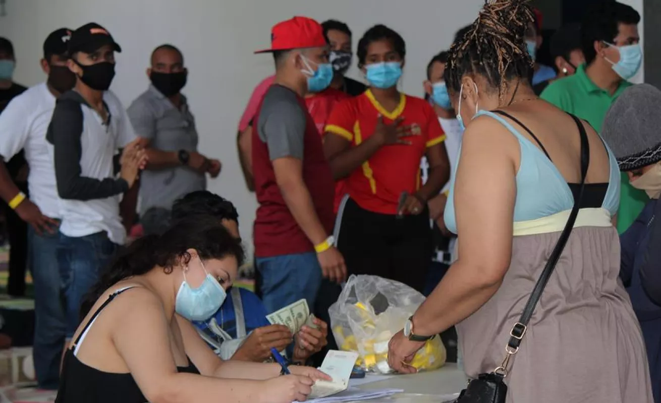  Salen de Panamá los primeros cien nicaragüenses tras autorización de Managua