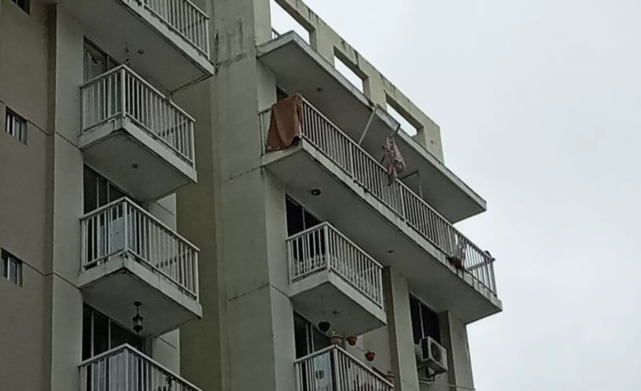 Explosión en un apartamento en Río Abajo deja heridos y un gran susto