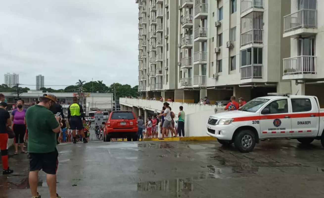 Explosión en un apartamento en Río Abajo deja heridos y un gran susto