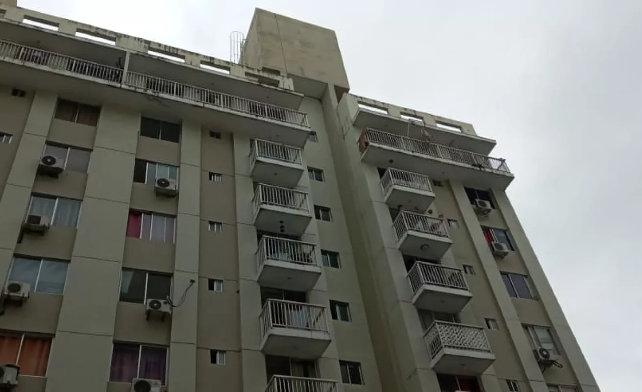 Explosión en un apartamento en Río Abajo deja heridos y un gran susto