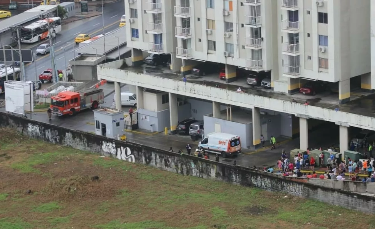 Explosión en un apartamento en Río Abajo deja heridos y un gran susto