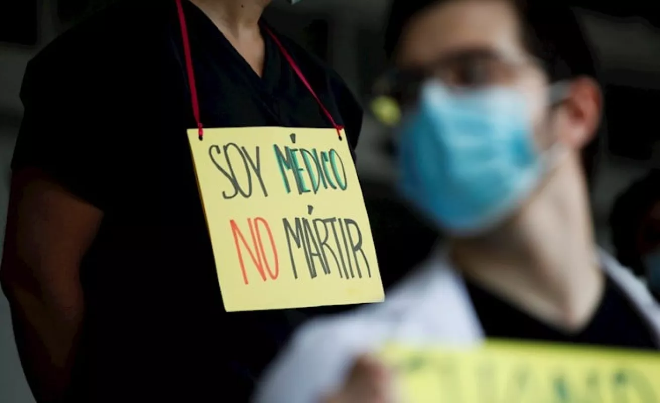 Médicos se solidarizan con colegas 