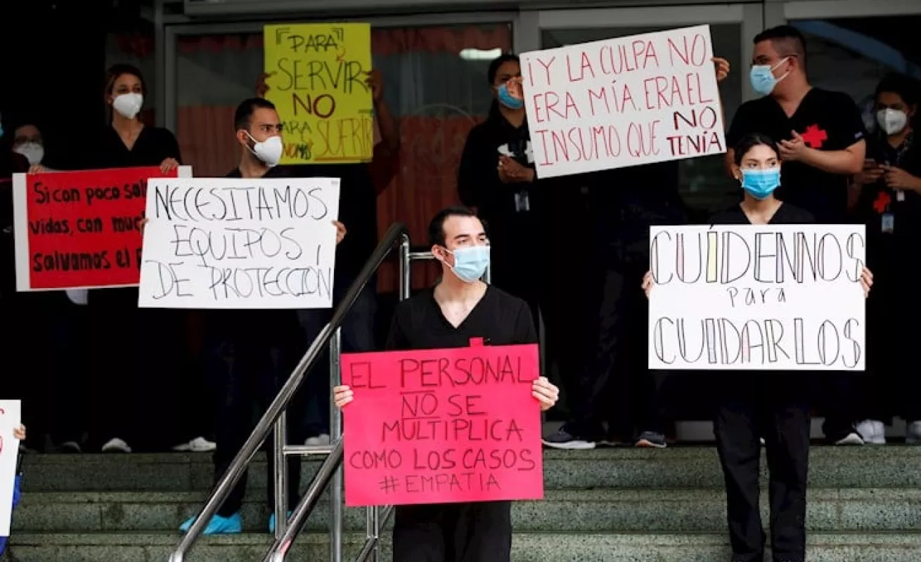 Médicos se solidarizan con colegas 