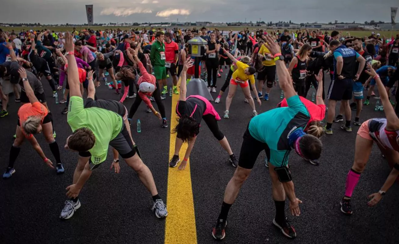 Maratón en un aeropuerto de República Checa en plena pandemia 