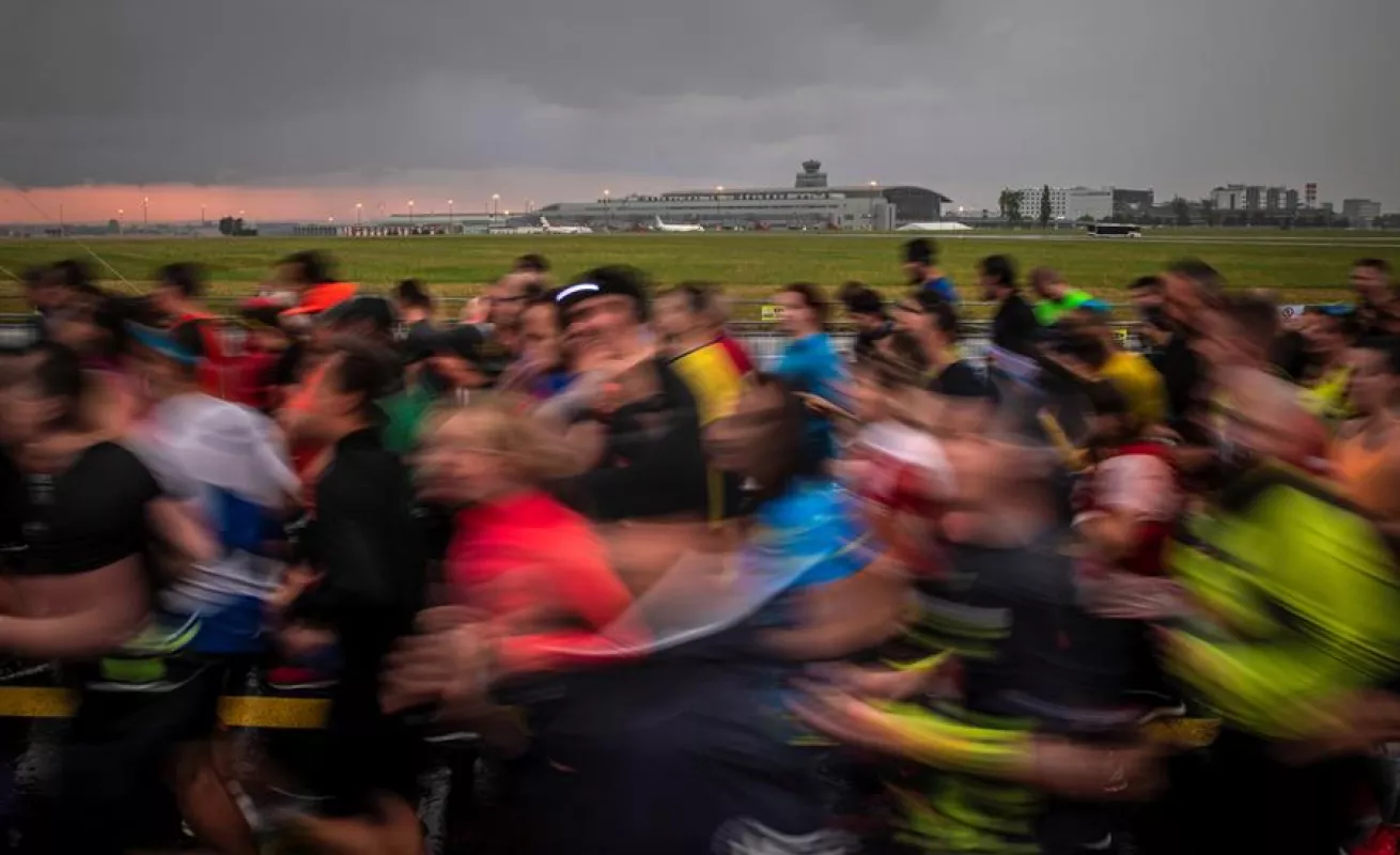 Maratón en un aeropuerto de República Checa en plena pandemia 