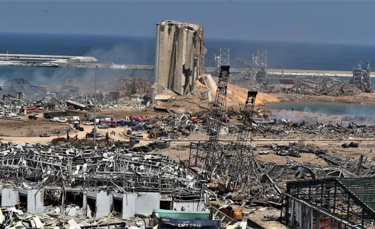 Imágenes de la devastación que dejó la deflagración en Beirut (Fotos)