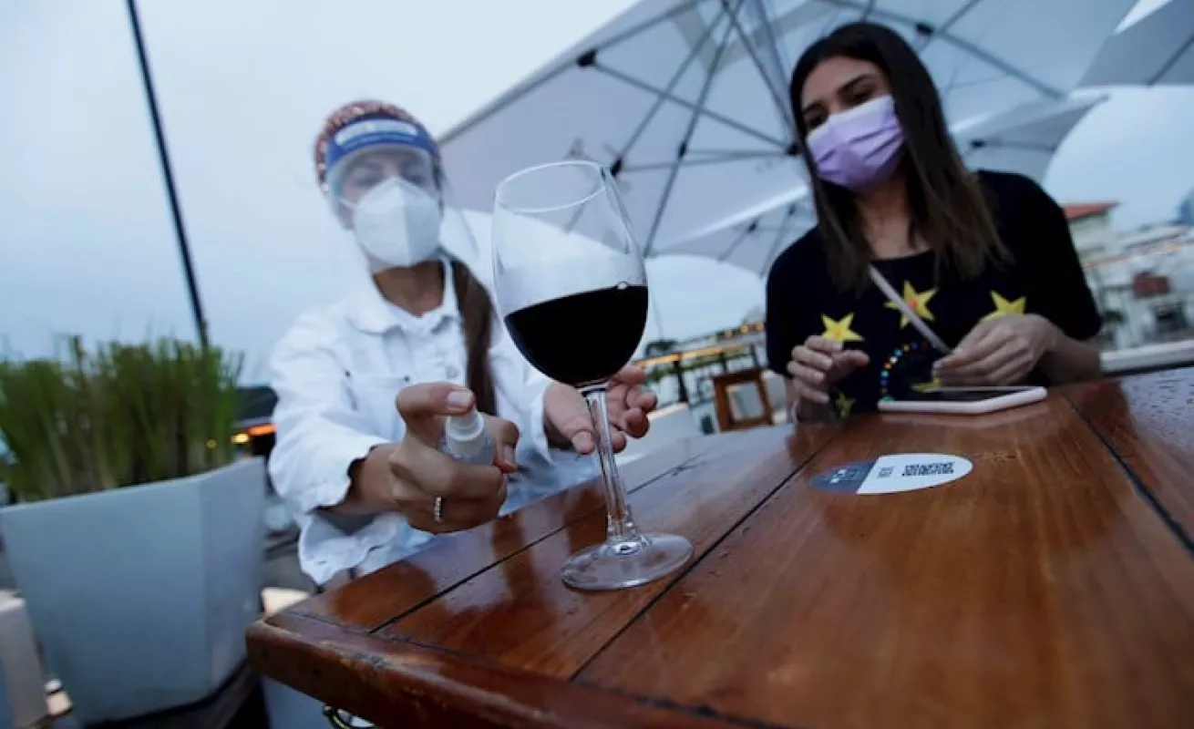 ¡Abierto! Buen provecho en el restaurante