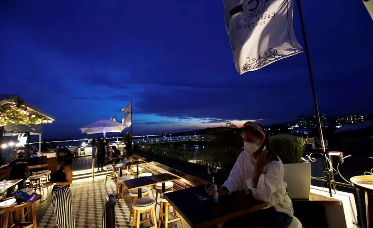 ¡Abierto! Buen provecho en el restaurante