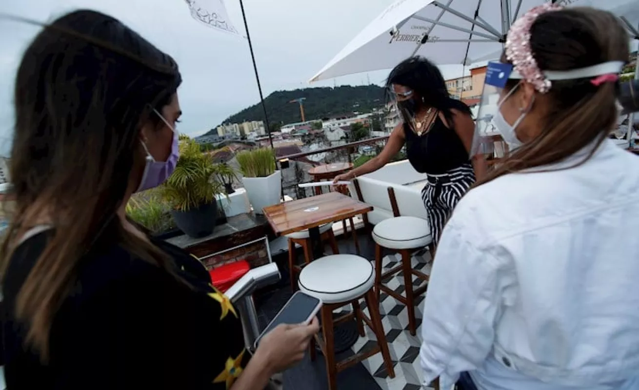 ¡Abierto! Buen provecho en el restaurante