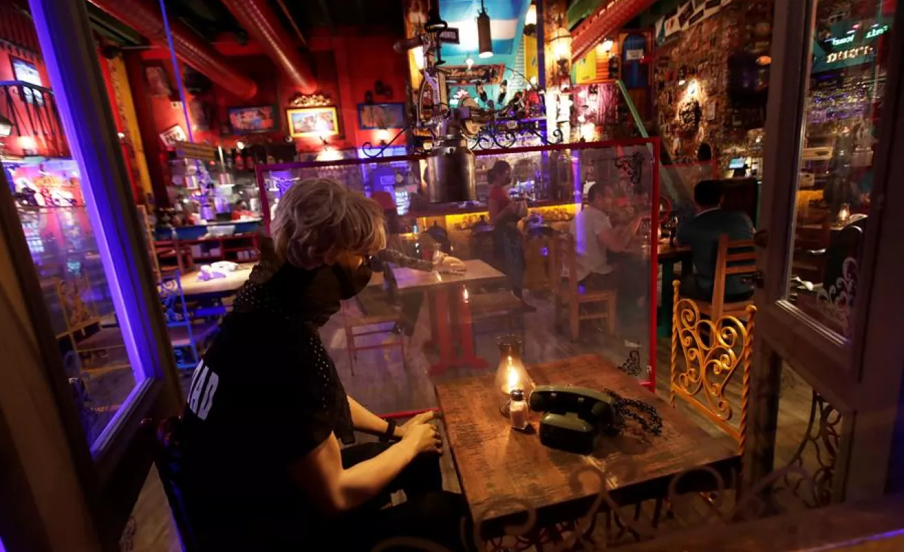 ¡Abierto! Buen provecho en el restaurante