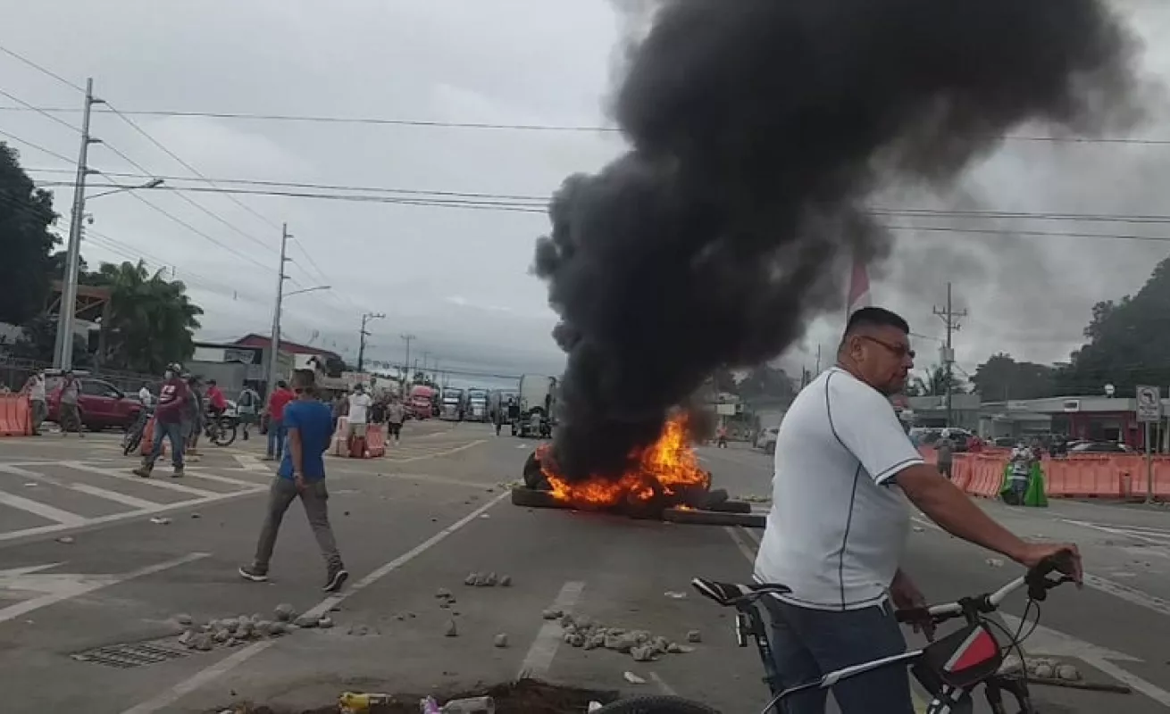 Se caldean los ánimos en Paso Canoas por protestas de ticos (Fotos)