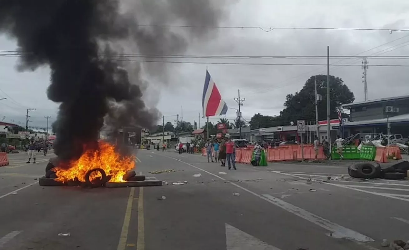 Se caldean los ánimos en Paso Canoas por protestas de ticos (Fotos)