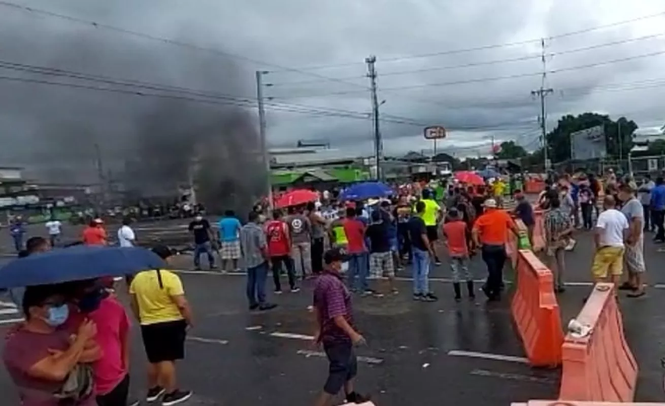 Se caldean los ánimos en Paso Canoas por protestas de ticos (Fotos)