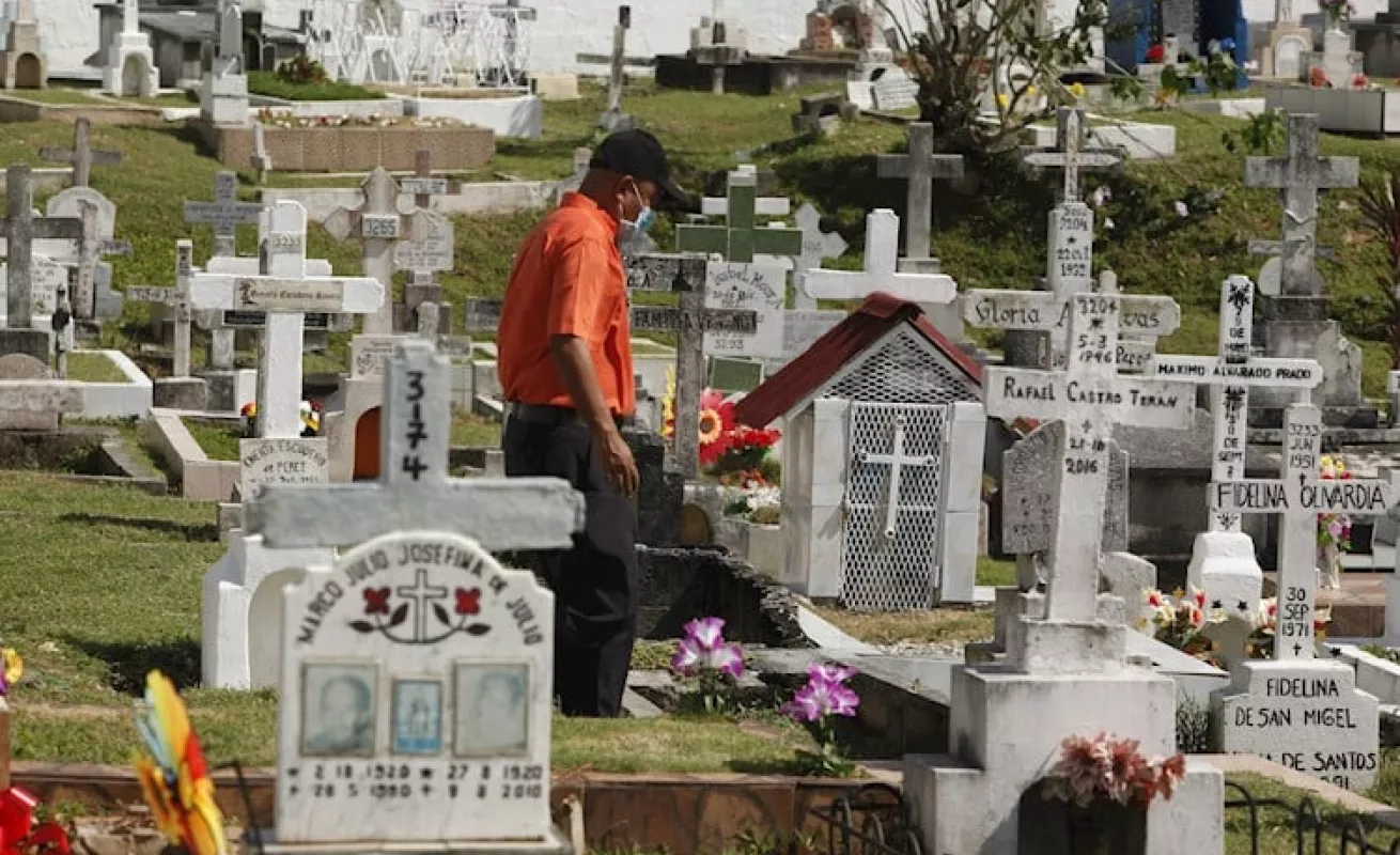 Un día de difuntos entre restricciones y poco público