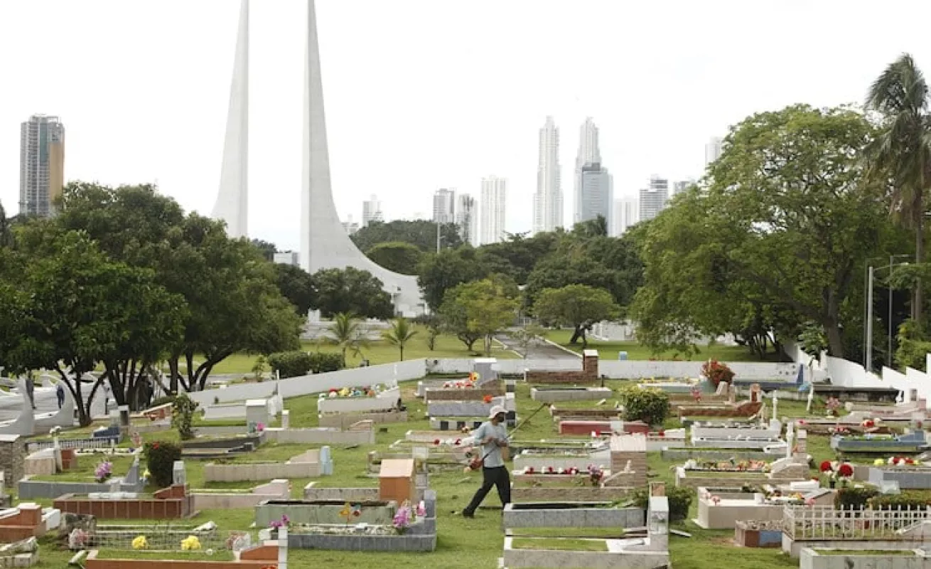 Un día de difuntos entre restricciones y poco público