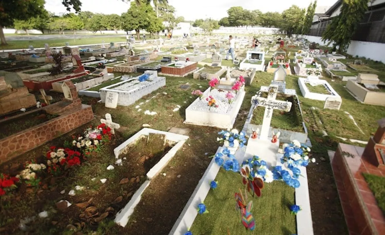 Un día de difuntos entre restricciones y poco público