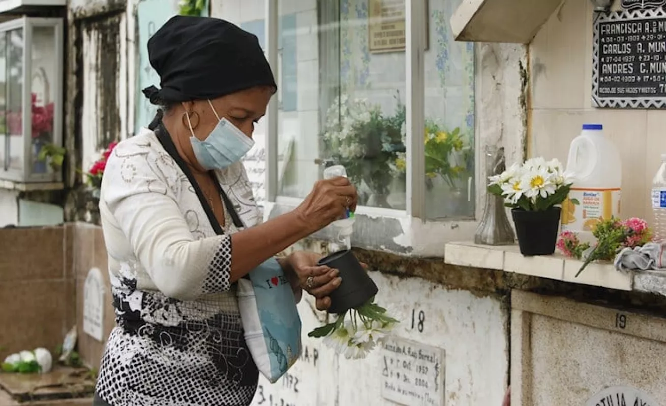 Un día de difuntos entre restricciones y poco público