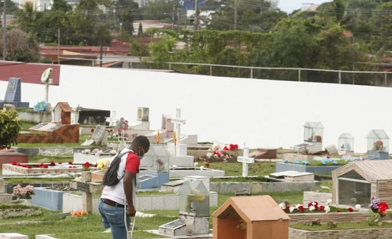 Un día de difuntos entre restricciones y poco público